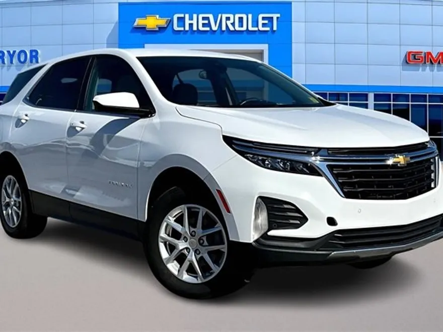 2024 Chevrolet Equinox LT photo 1