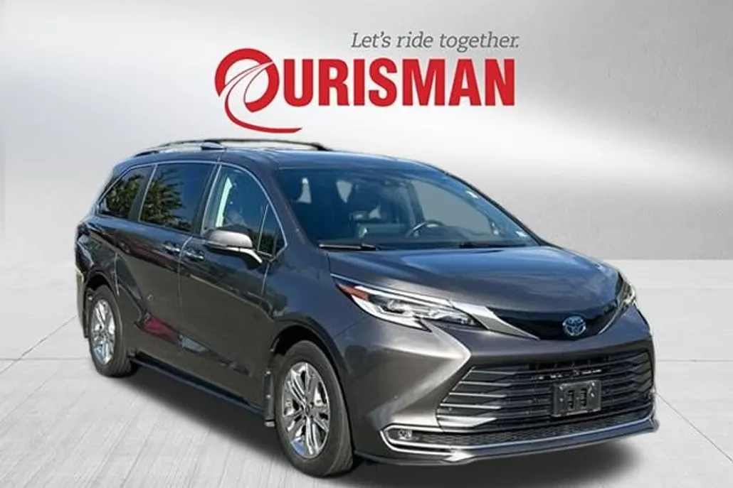 2022 Toyota Sienna Platinum photo 1