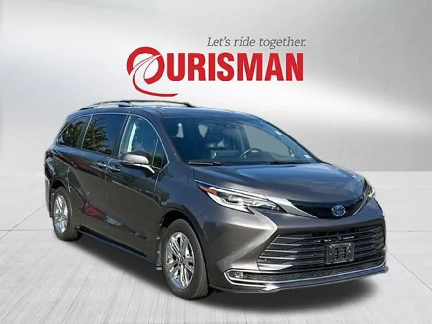 2022 Toyota Sienna Platinum photo 1