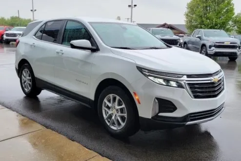 2022 Chevrolet Equinox LT photo 1