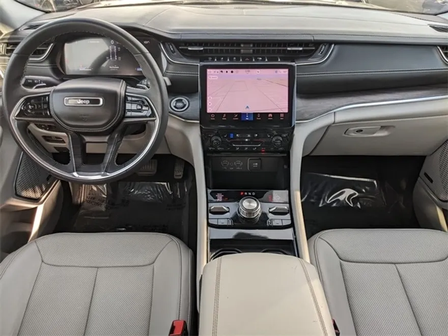 2023 Jeep Grand Cherokee Overland photo 1