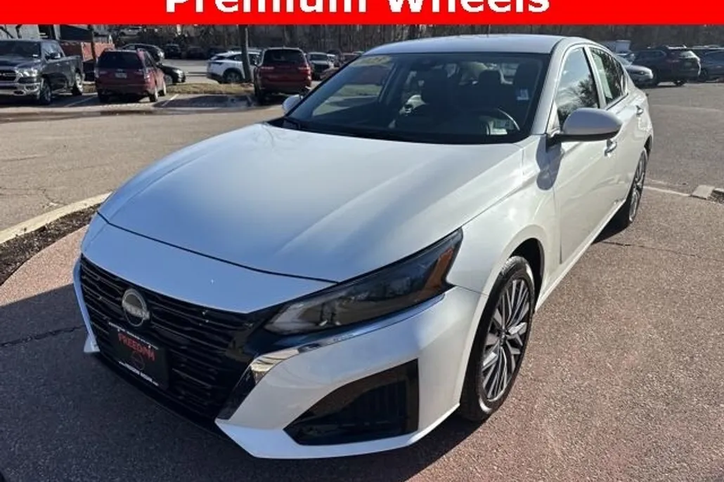 2023 Nissan Altima 2.5 SV photo 1