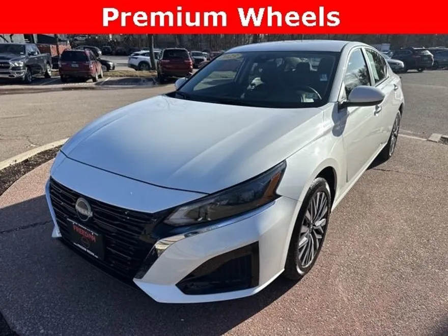 2023 Nissan Altima 2.5 SV photo 1