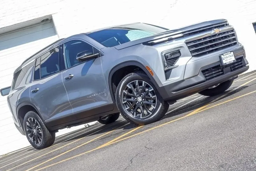 2026 Chevrolet Traverse photo 1
