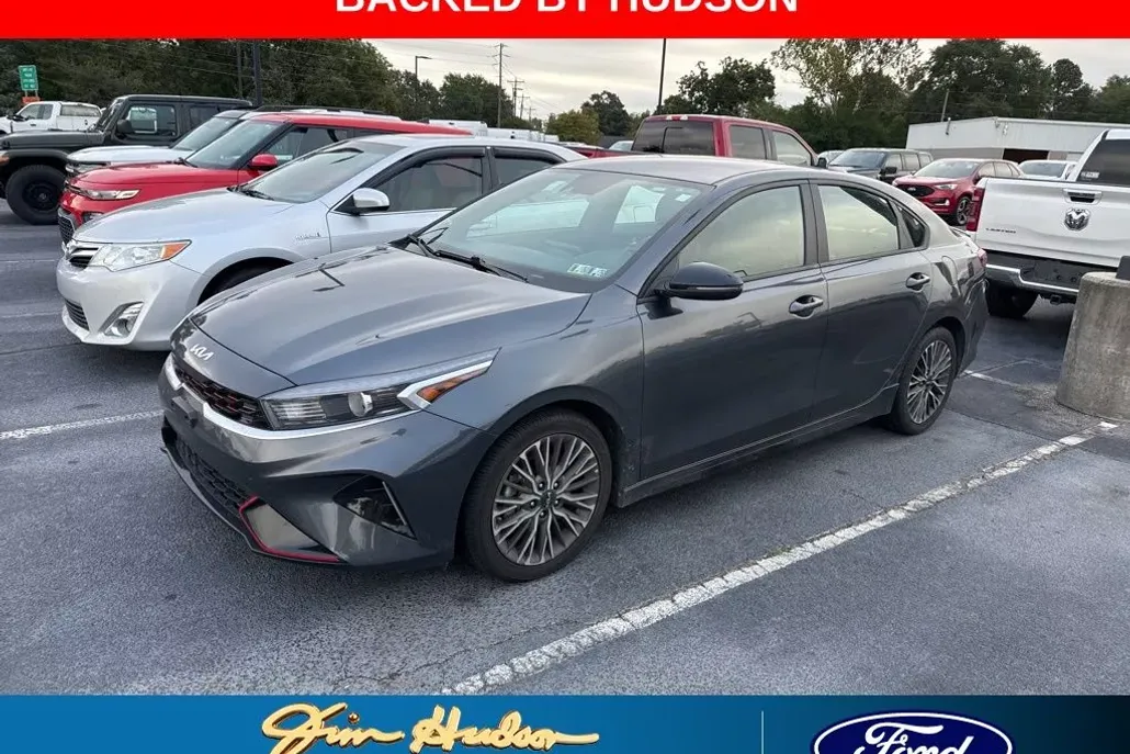 2023 Kia Forte GT-Line photo 1