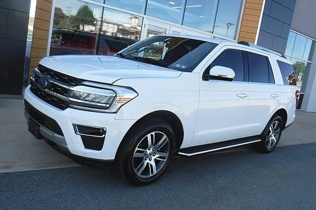 2023 Ford Expedition Limited photo 1