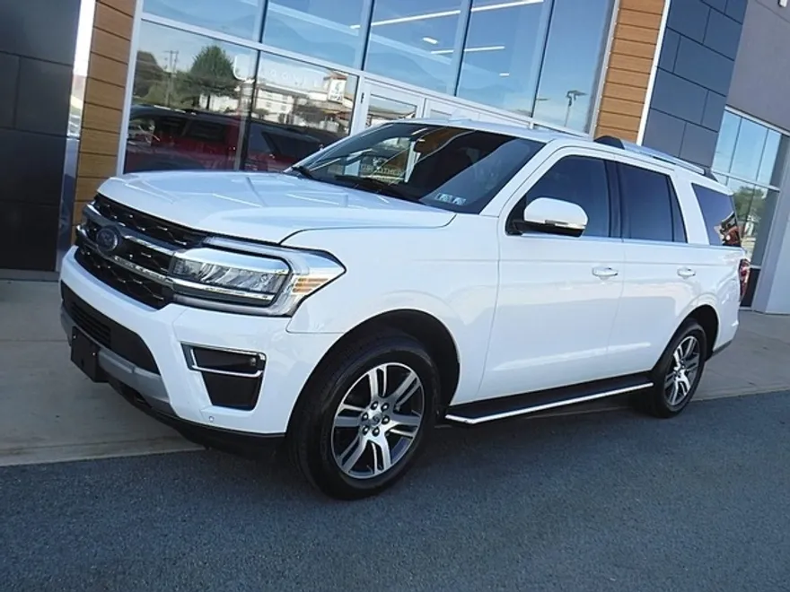 2023 Ford Expedition Limited photo 1