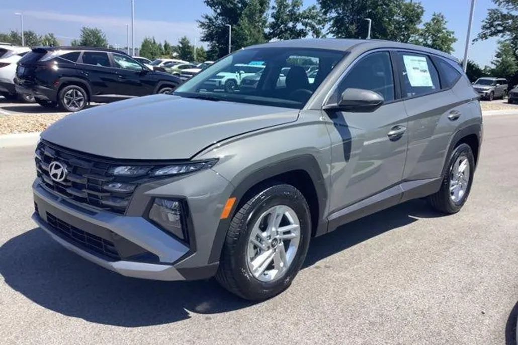 2025 Hyundai Tucson SE photo 1