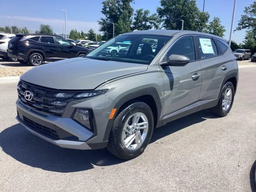 2025 Hyundai Tucson SE photo 1