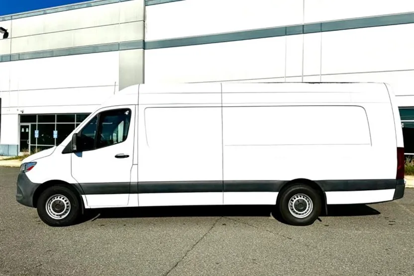 2019 Mercedes Benz Sprinter photo 1