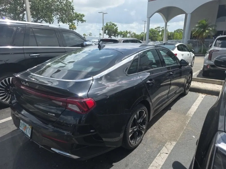2023 Kia K5 GT-Line photo 1