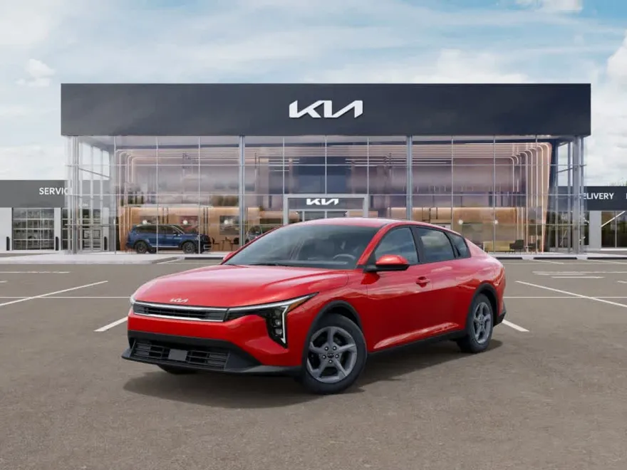 2025 Kia K4 LXS photo 1