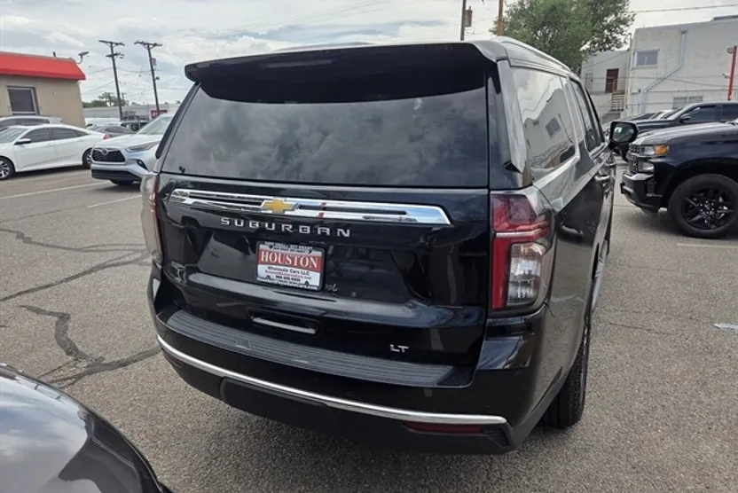2023 Chevrolet Suburban LT photo 1