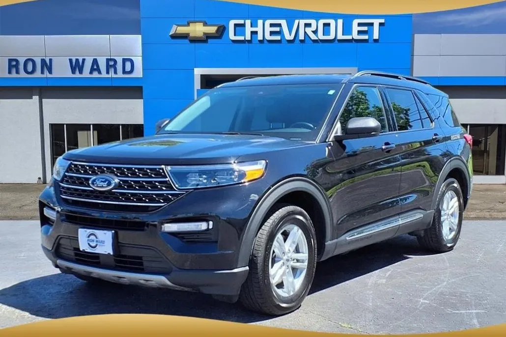 2024 Ford Explorer XLT photo 1