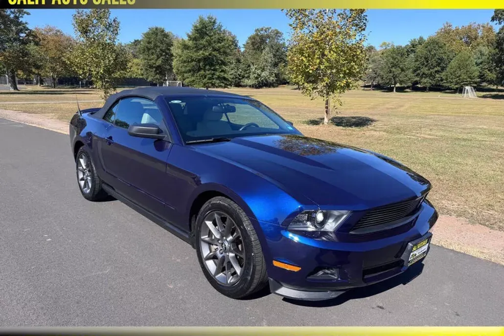 2012 Ford Mustang V6 Premium Convertible photo 1