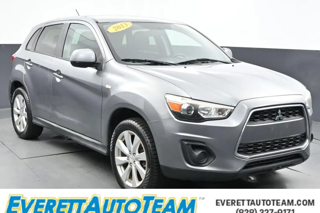 2013 Mitsubishi Outlander Sport ES photo 1