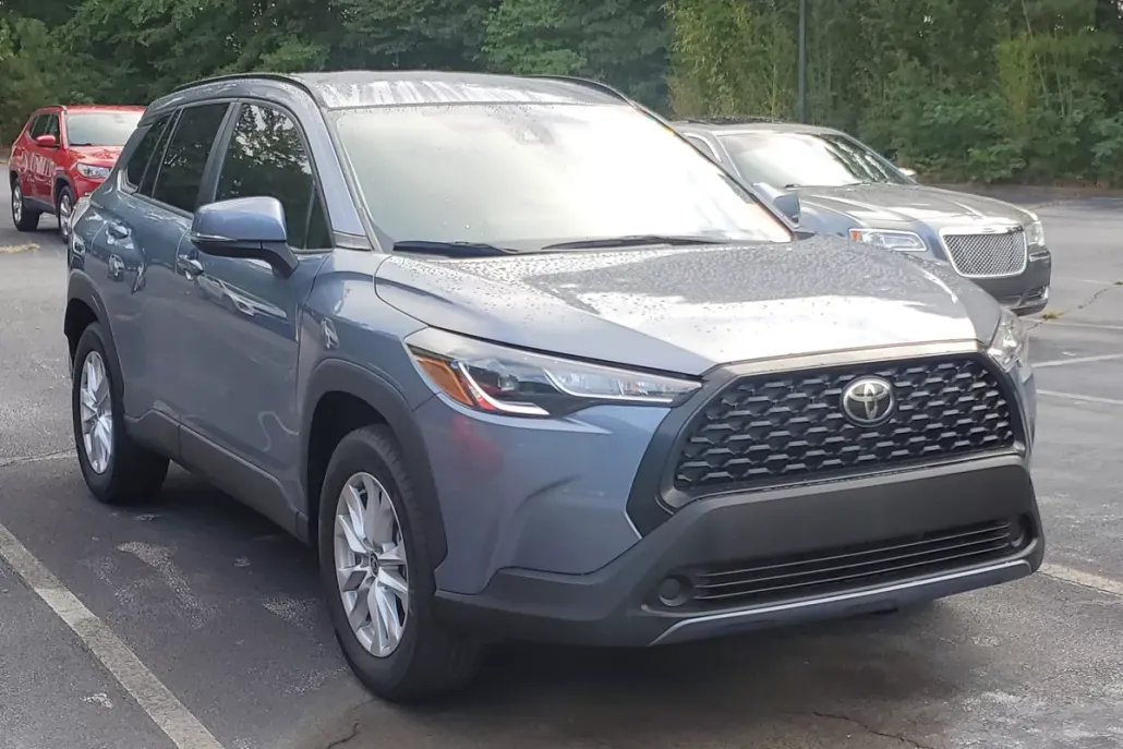 2022 Toyota Corolla Cross LE photo 1