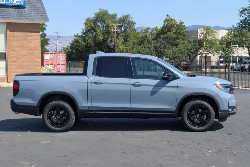 2025 Honda Ridgeline Black Edition photo 1