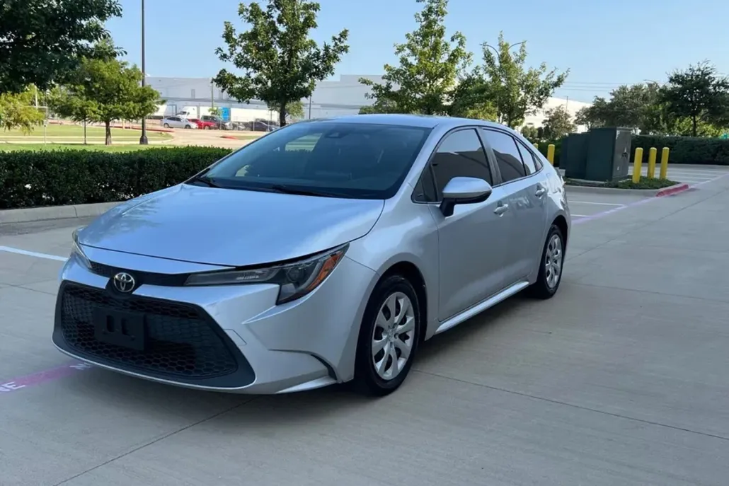 2020 Toyota Corolla LE photo 1
