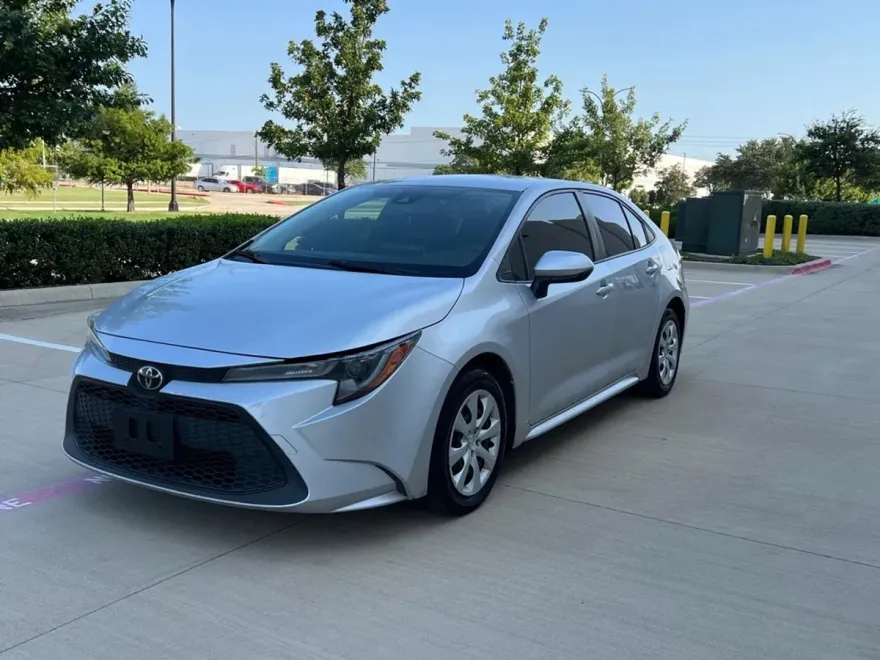 2020 Toyota Corolla LE photo 1
