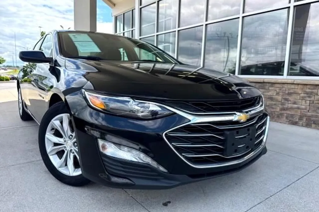 2023 Chevrolet Malibu 1LT photo 1