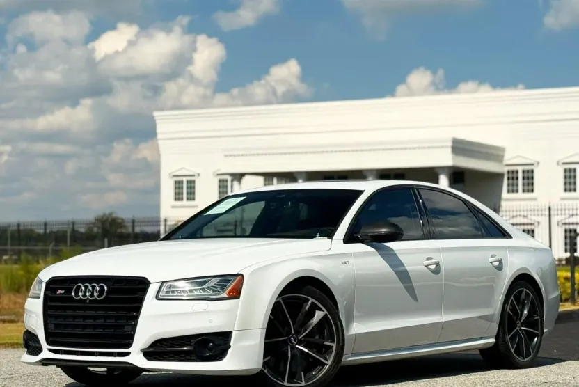 2017 Audi S8 Quattro Plus photo 1