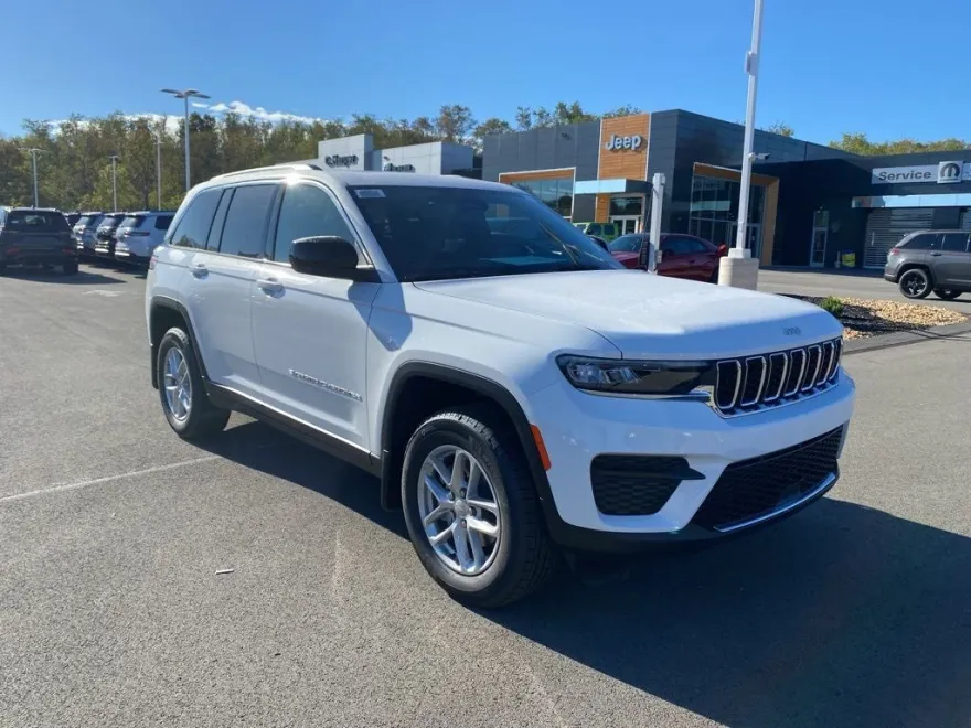 2025 Jeep Grand Cherokee Laredo photo 1