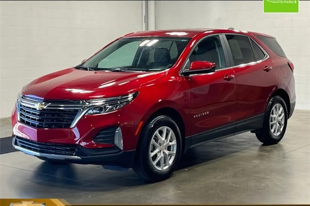 2024 Chevrolet Equinox LT photo 1