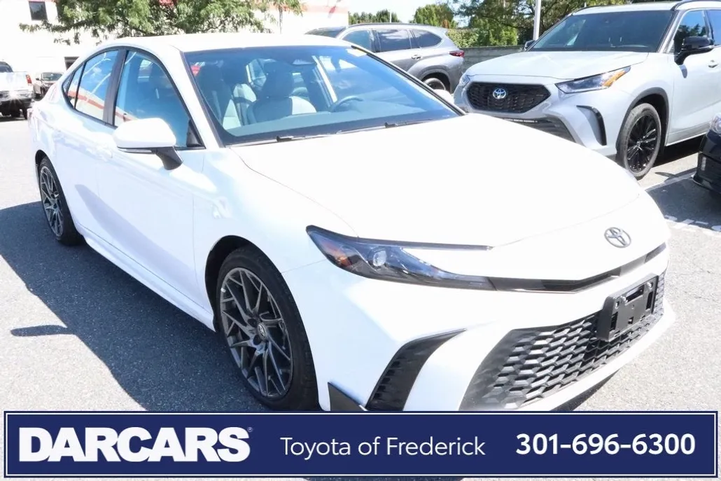 2025 Toyota Camry SE photo 1