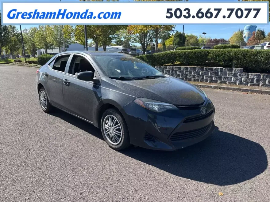 2017 Toyota Corolla LE photo 1