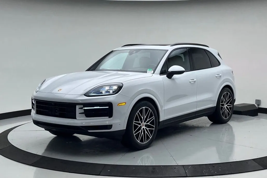 2025 Porsche Cayenne Base photo 1