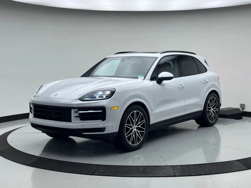 2025 Porsche Cayenne Base photo 1