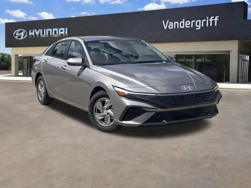 2025 Hyundai Elantra SE photo 1