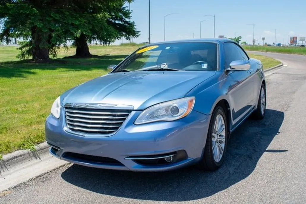 2011 Chrysler 200 Limited photo 1