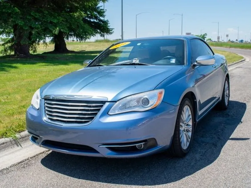 2011 Chrysler 200 Limited photo 1