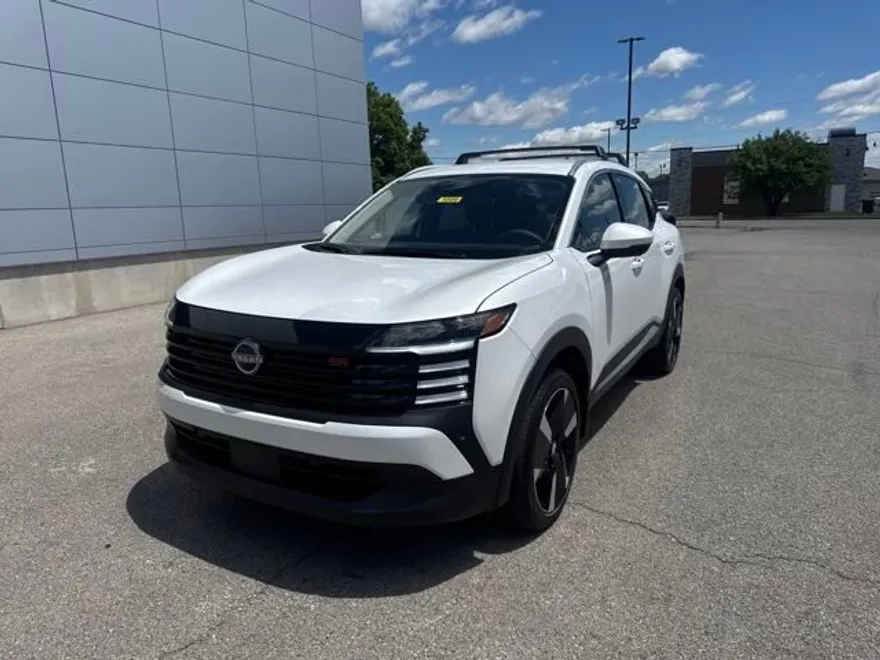 2025 Nissan Kicks SR photo 1