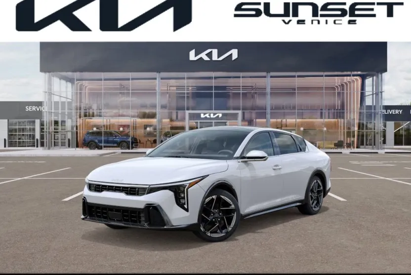 2025 Kia K4 GT-Line photo 1
