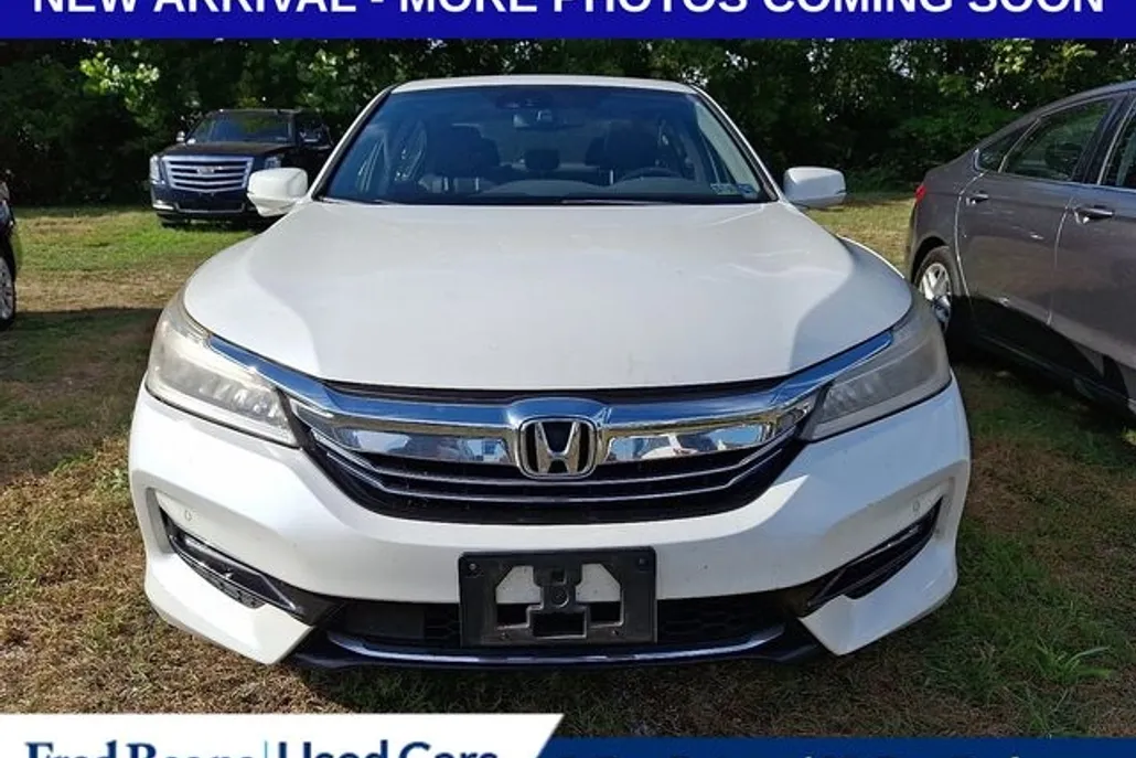 2017 Honda Accord Hybrid Touring photo 1