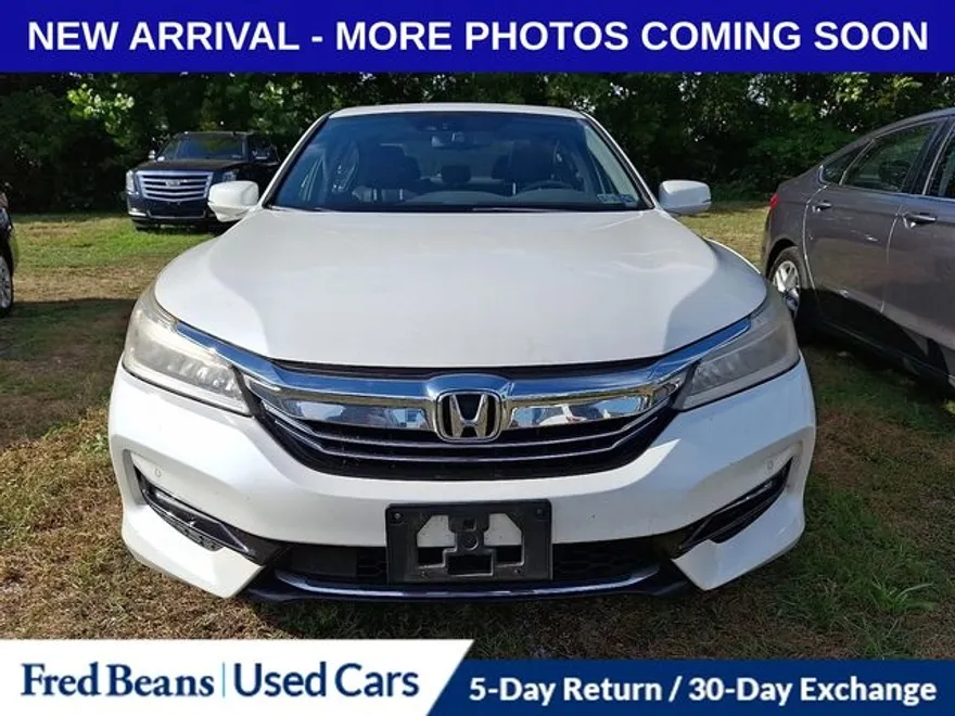 2017 Honda Accord Hybrid Touring photo 1