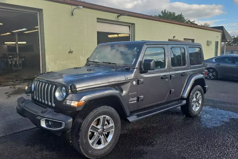 2021 Jeep Wrangler Unlimited Sahara photo 1
