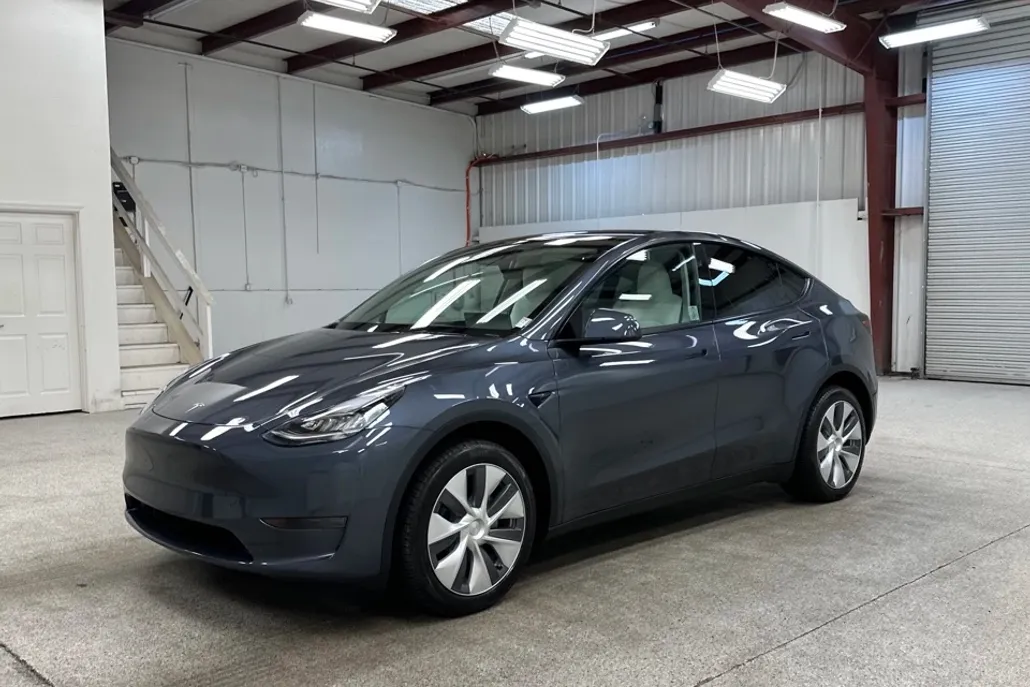 2023 Tesla Model Y photo 1