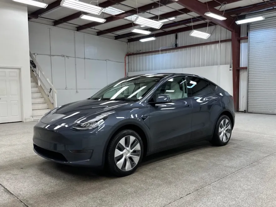 2023 Tesla Model Y photo 1