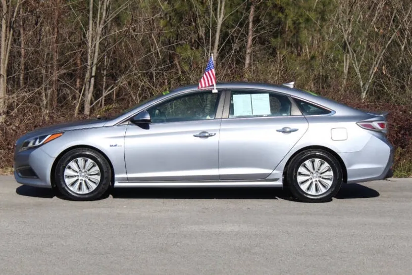 2016 Hyundai Sonata Hybrid SE photo 1