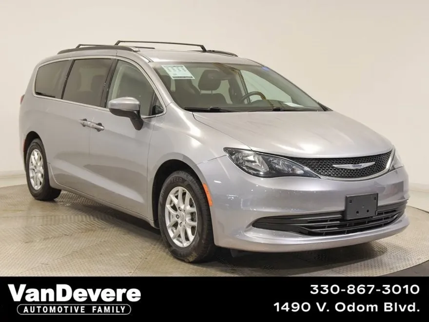 2020 Chrysler Voyager LXi photo 1