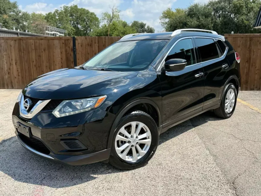 2015 Nissan Rogue SV photo 1