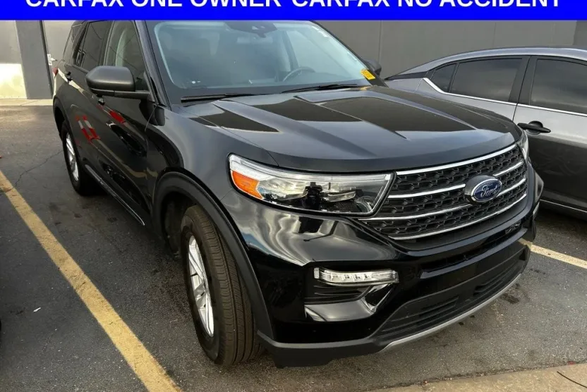 2022 Ford Explorer XLT photo 1