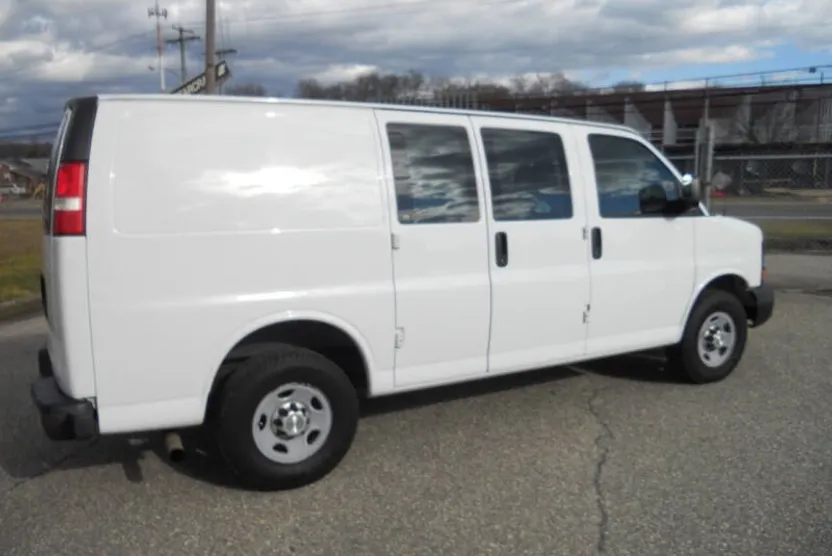 2015 Chevrolet Express 2500 Cargo Van photo 1