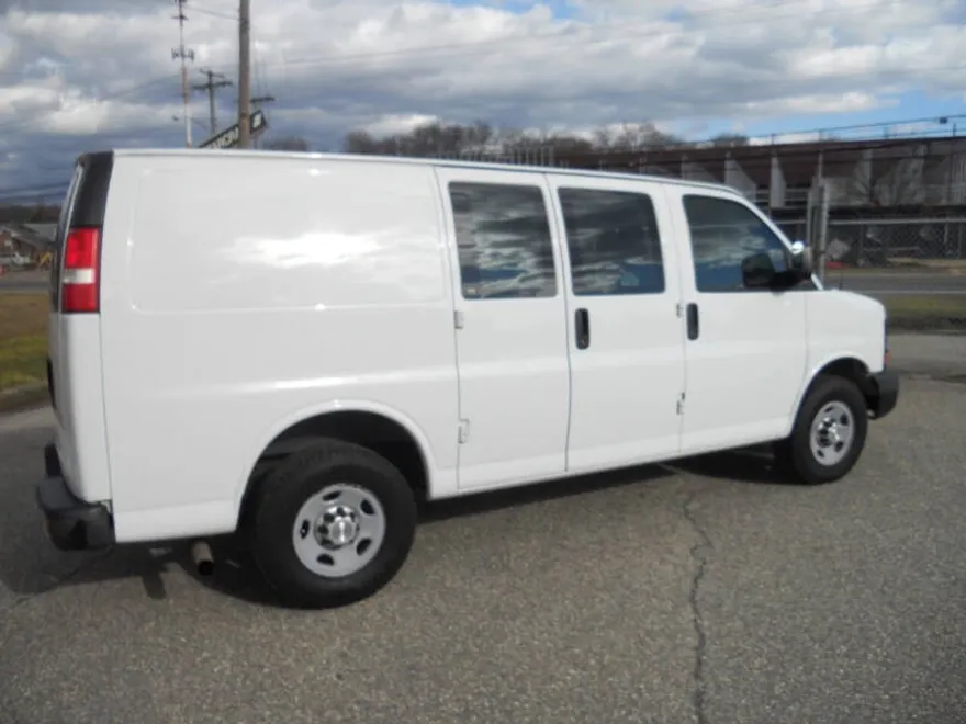 2015 Chevrolet Express 2500 Cargo Van photo 1