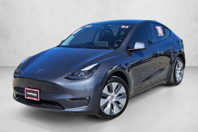 2023 Tesla Model Y photo 1