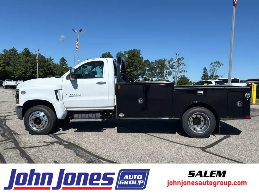 2024 Chevrolet Silverado 5500HD Work Truck photo 1